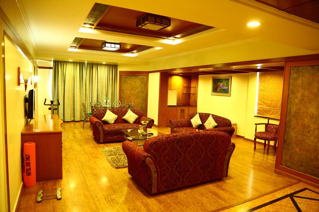 Kences Hotel -Opp Apsrtc Bus Stand تيروباتي المظهر الخارجي الصورة